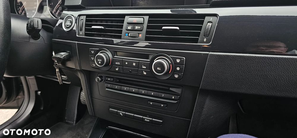 BMW Seria 3 320i Edition Exclusive - 17