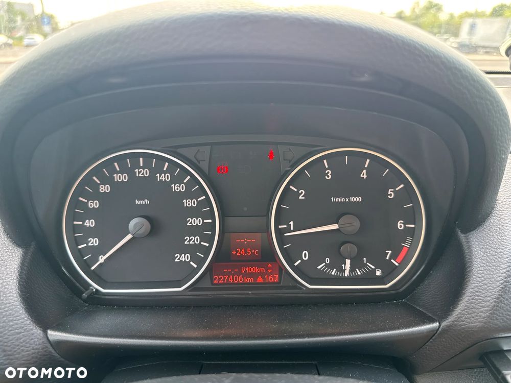 BMW Seria 1 116i - 23
