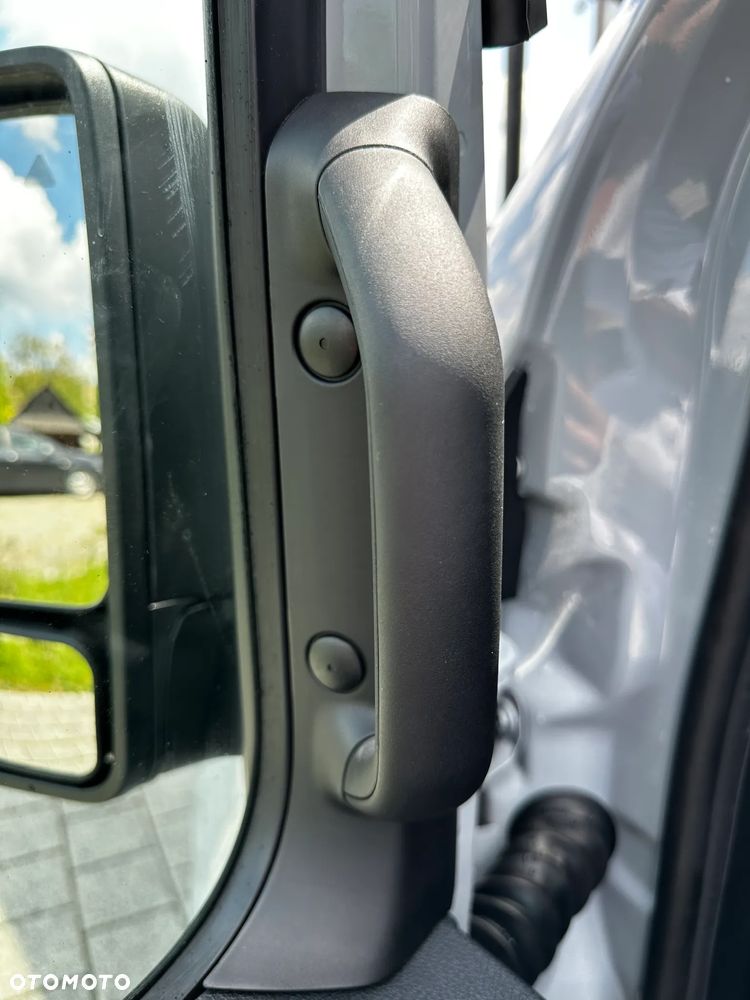 Mercedes-Benz Sprinter - 12