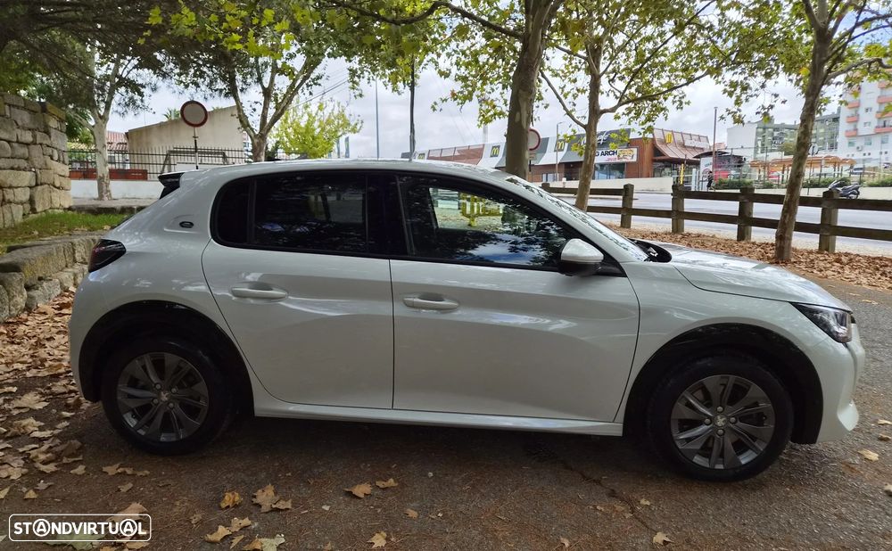 Peugeot e-208 Allure+ - 8