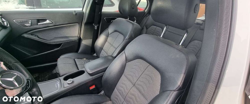 Mercedes-Benz GLA - 8