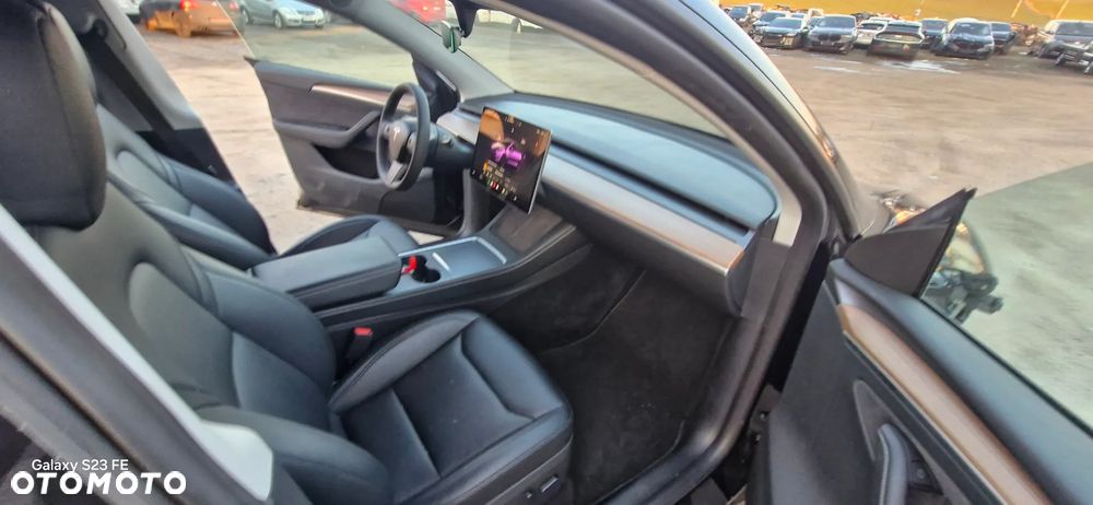 Tesla Model Y Long Range Dual Motor AWD - 19
