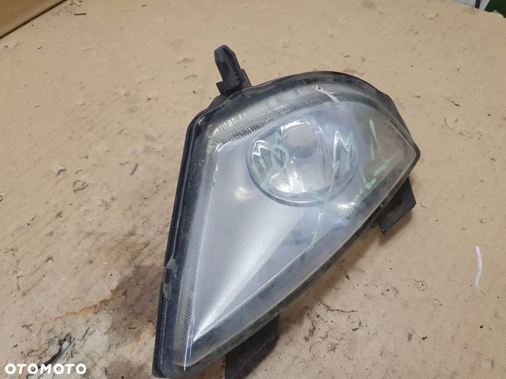 FORD FIESTA MK6 LAMPA HALOGEN PRZECIWMGIELNY PRAWY 2S61-15K201-A - 3