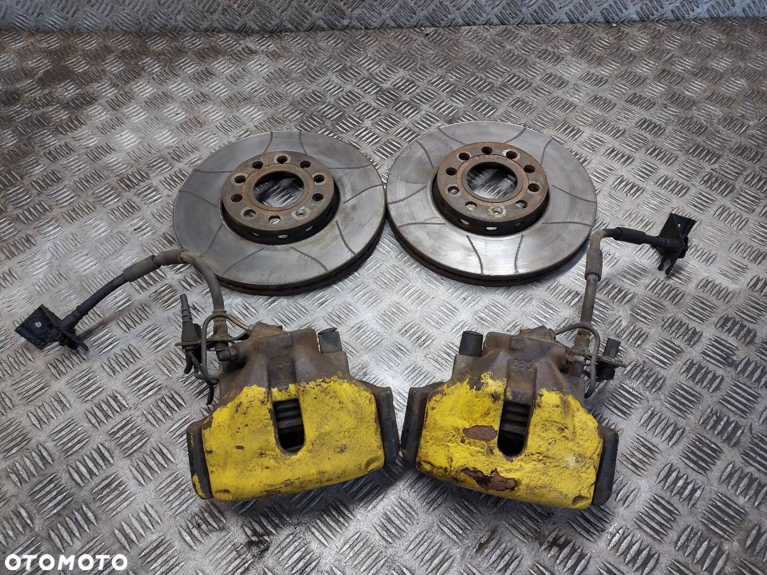 TARCZE HAMULCOWE PRZÓD + KLOCKI + ZACISKI AUDI A6 C5 2.4 V6 - 1