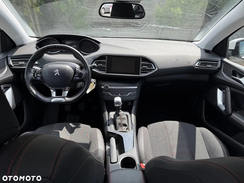 Peugeot 308 - 8