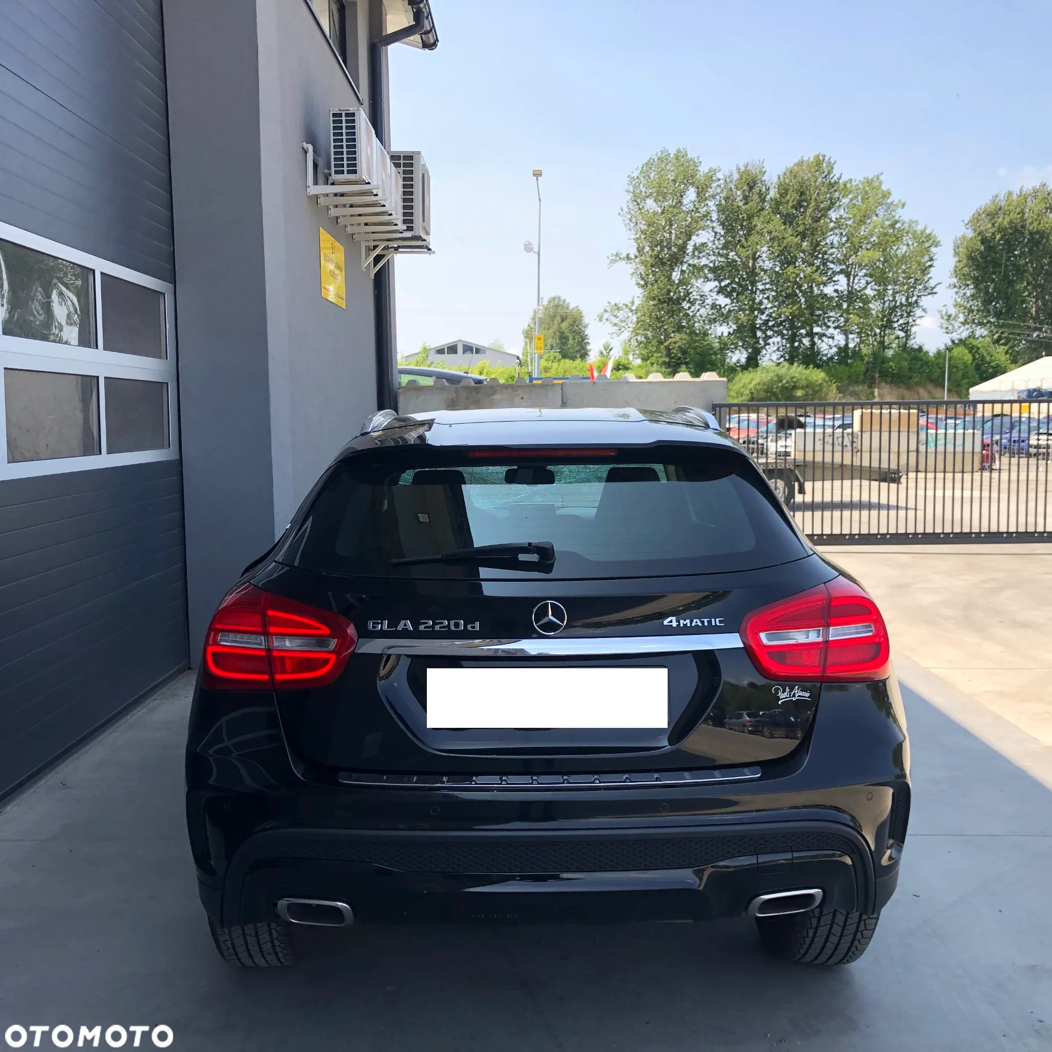 Mercedes-Benz GLA 220 d 4-Matic - 4