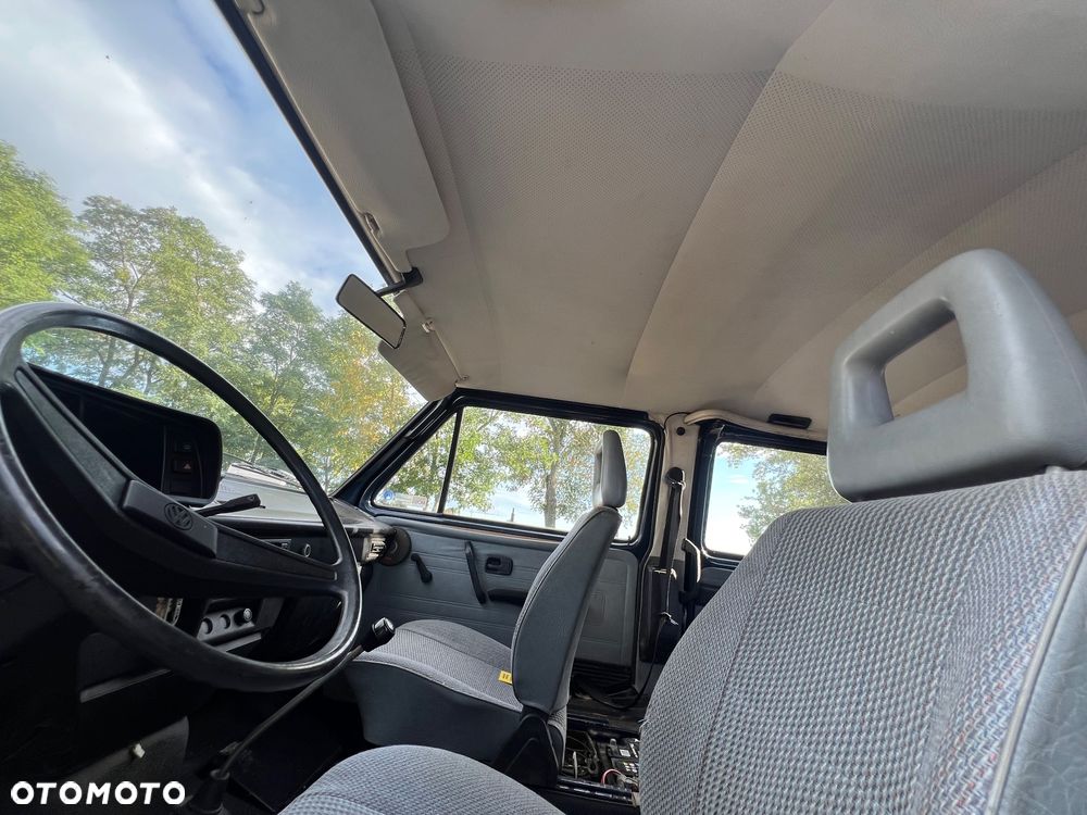 Volkswagen Caravelle - 24