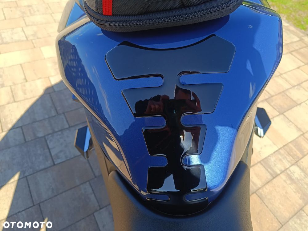 Suzuki GSX 1000 - 27