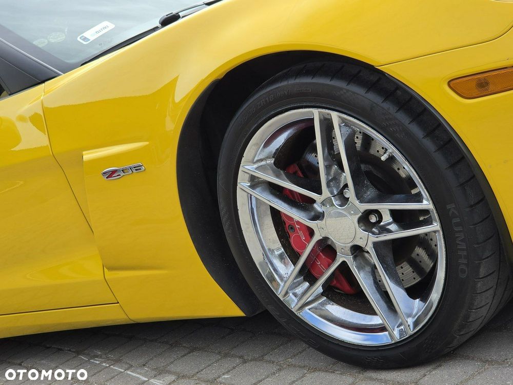 Chevrolet Corvette - 17