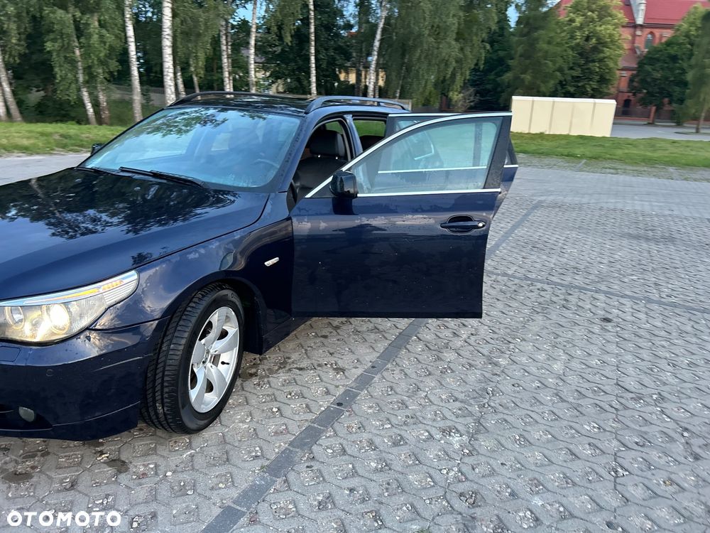 BMW Seria 5 525d - 25