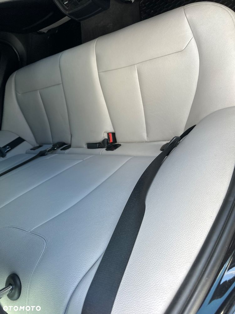 BMW Seria 3 328i xDrive Sport Line - 16
