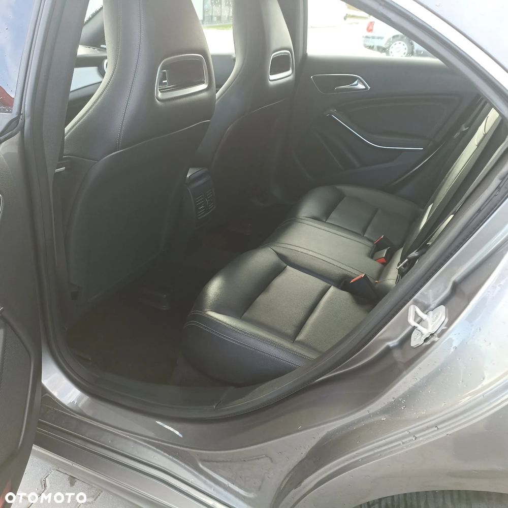 Mercedes-Benz CLA 250 7G-DCT UrbanStyle Edition - 13