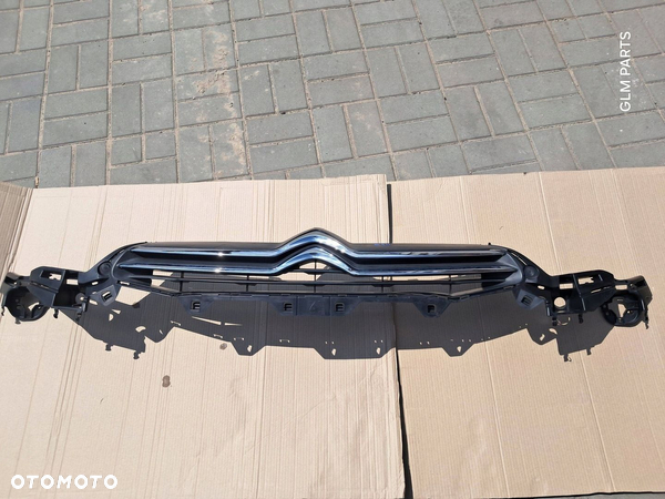 Citroen C4 II B7 Grill atrapa górna zderzaka przedniego chrom