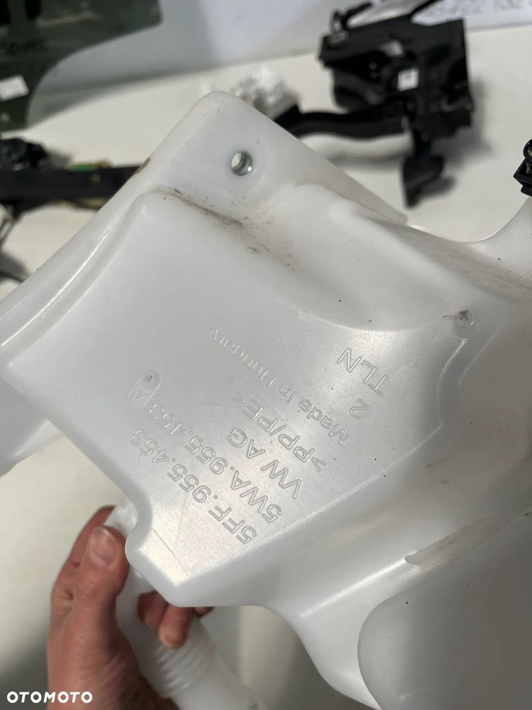 Zbiorniczek spryskiwaczy AUDI 5FF955453,5WA955453A - 2