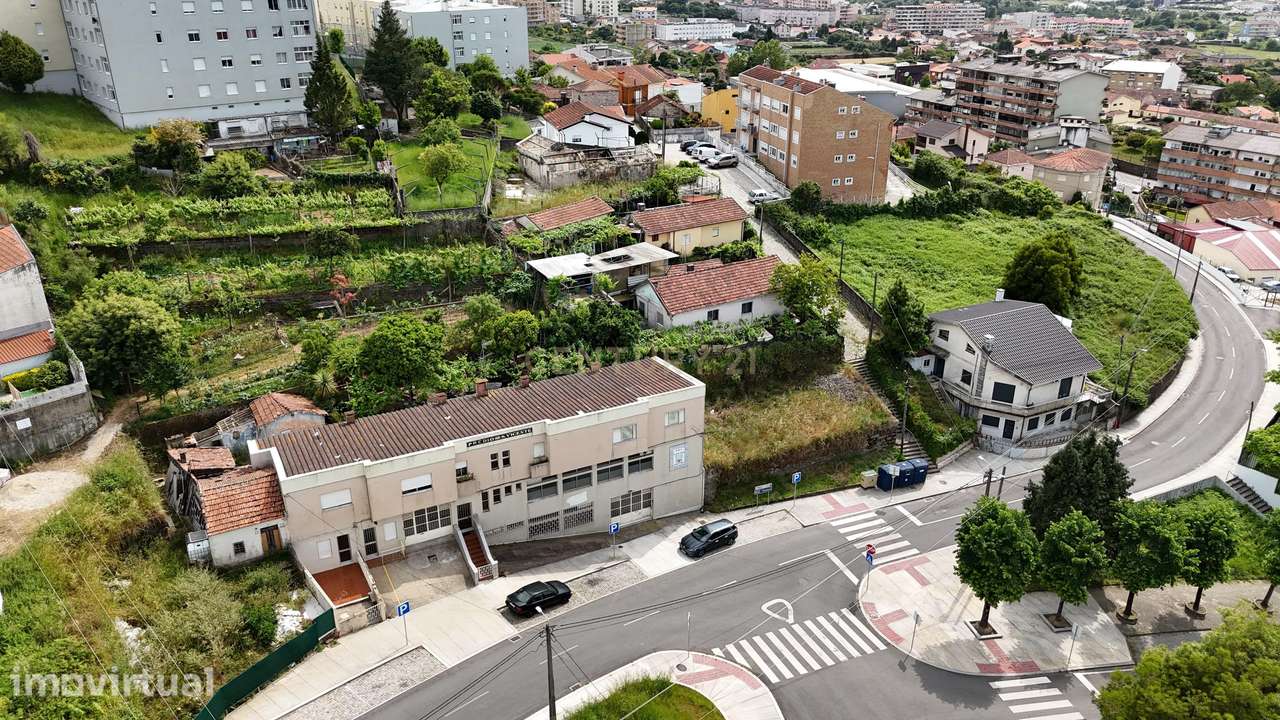 Prédio com armazém em Fânzeres - Grande imagem: 4/6