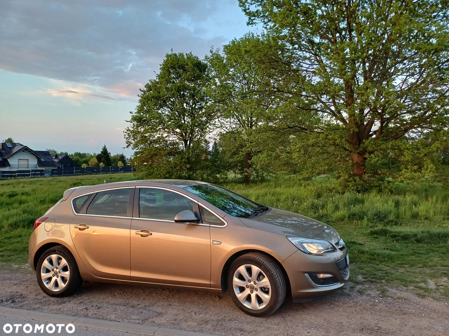 Opel Astra IV 1.6 T SIDI Cosmo S&S - 4