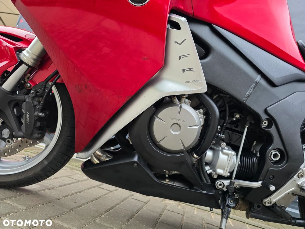 Honda VFR - 12