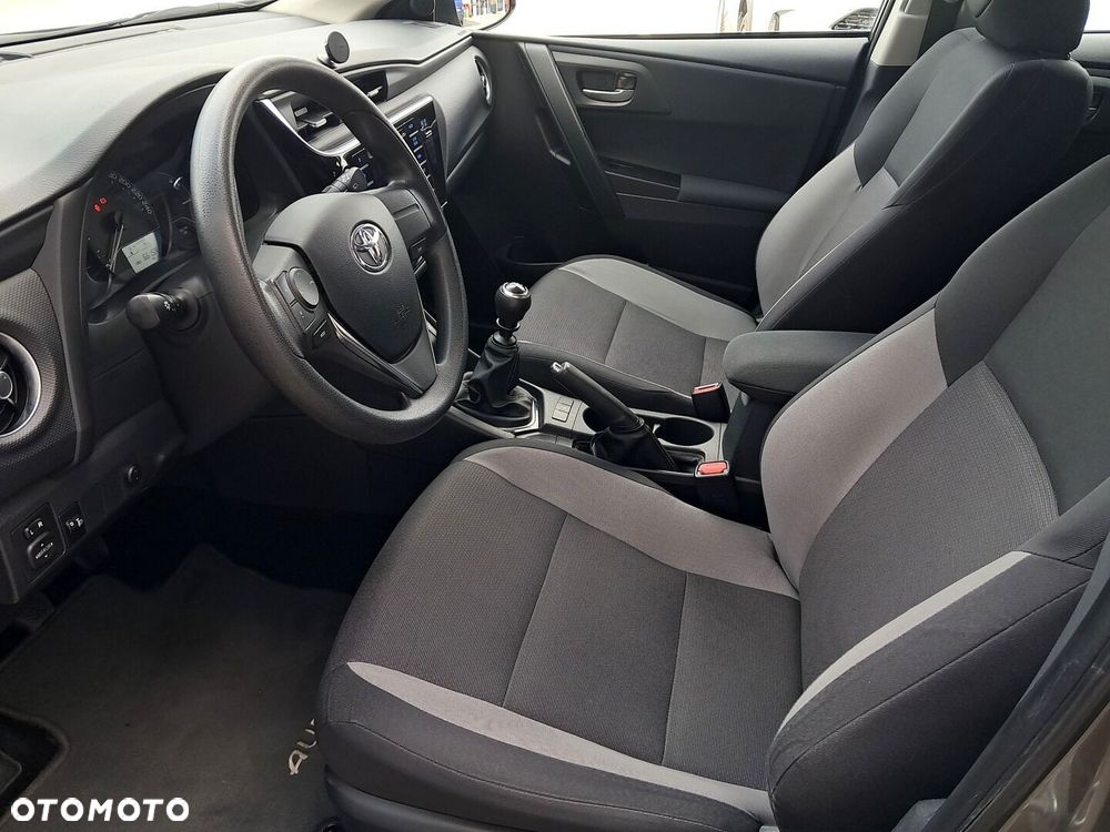 Toyota Auris - 14