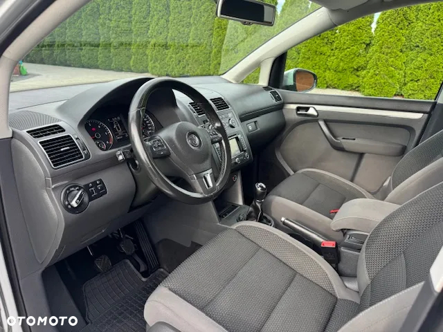 Volkswagen Touran - 10