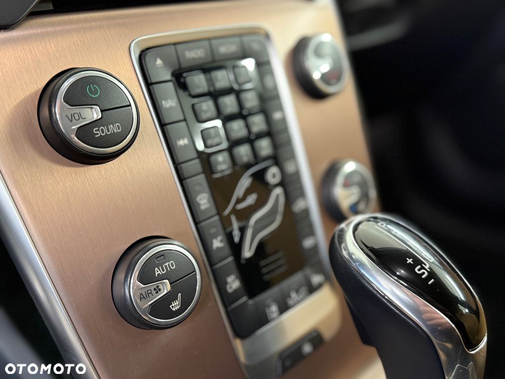 Volvo V40 Cross Country T3 Drive-E Dynamic Edition - 27