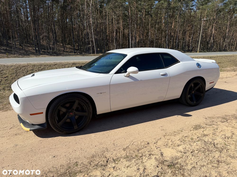 Dodge Challenger - 10