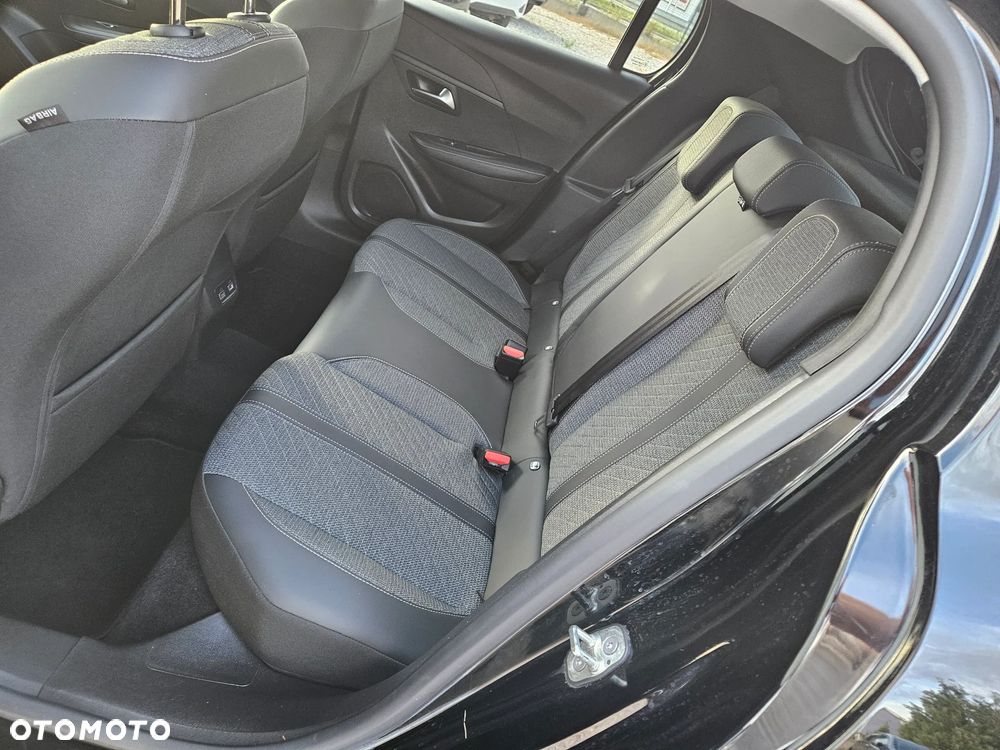 Peugeot 208 Benzin 100 Allure - 11