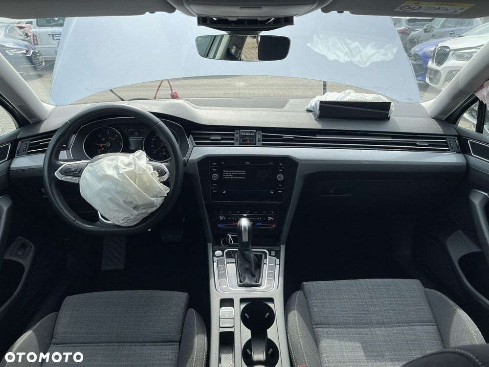 Volkswagen Passat Variant 2.0 TDI SCR DSG Conceptline - 11