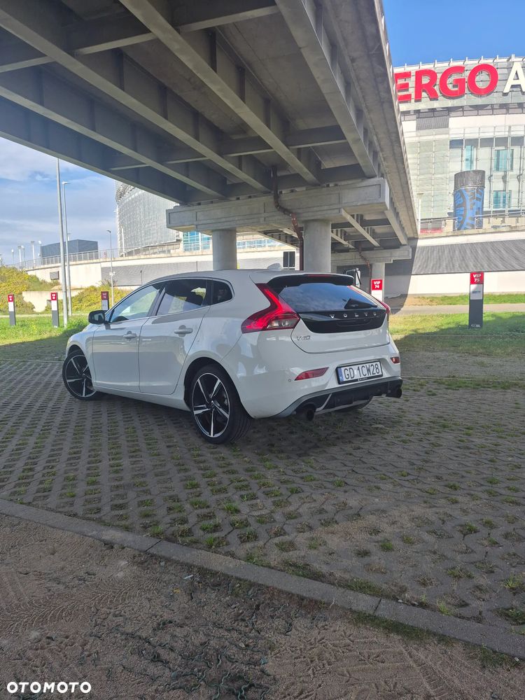 Volvo V40 D2 R-Design - 5