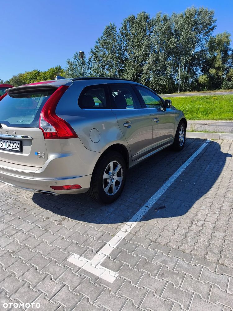 Volvo XC 60 D4 AWD Momentum - 4