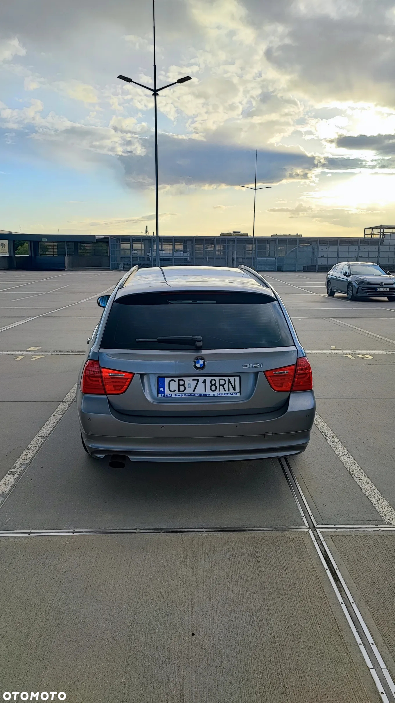 BMW Seria 3 318i Touring - 3