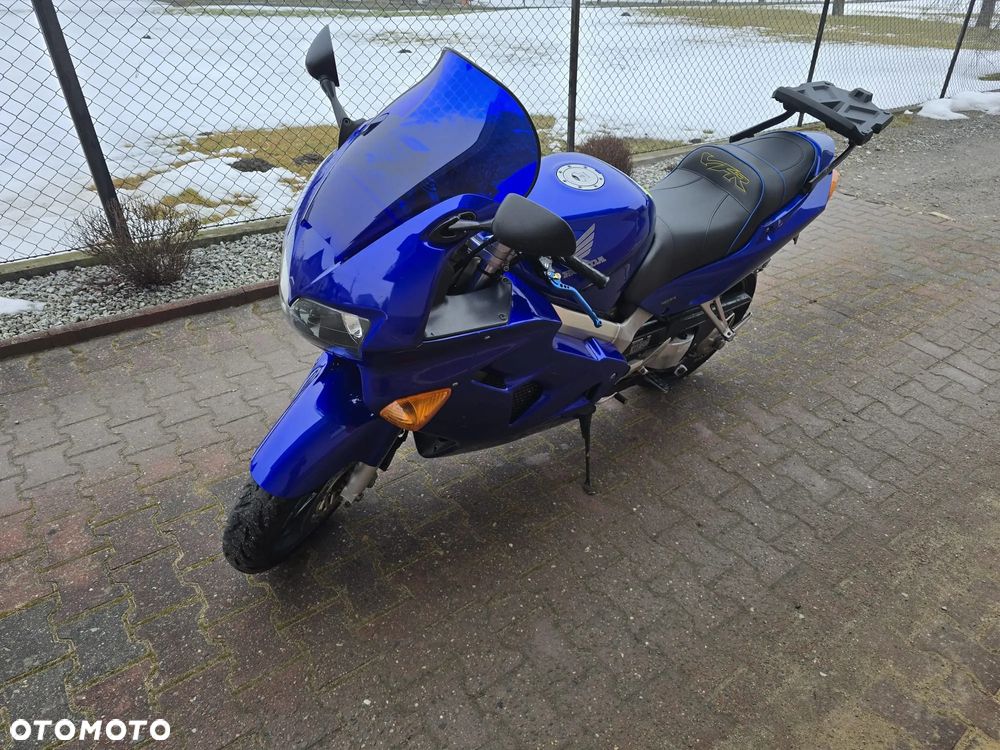 Honda VFR - 3