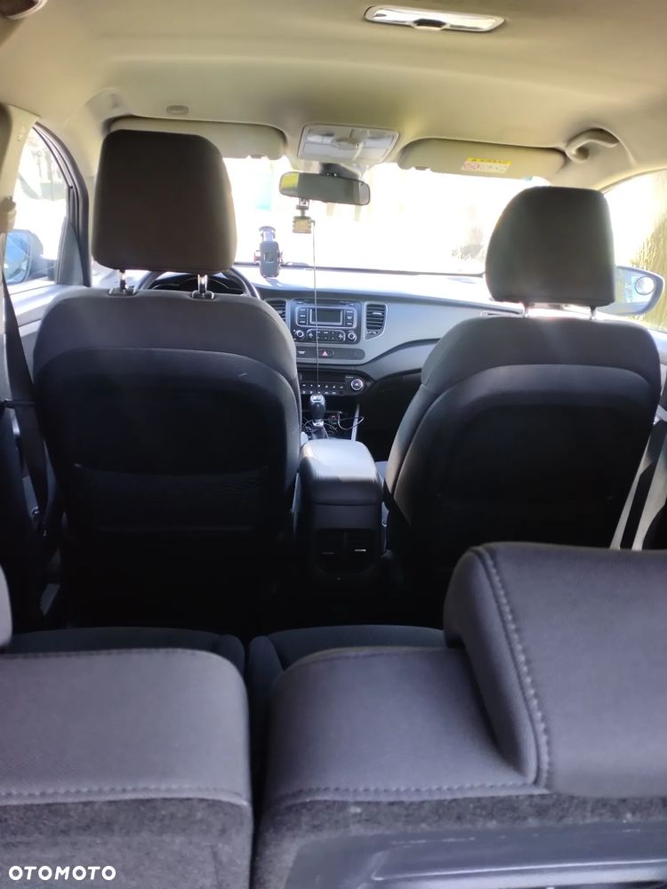 Kia Carens - 14
