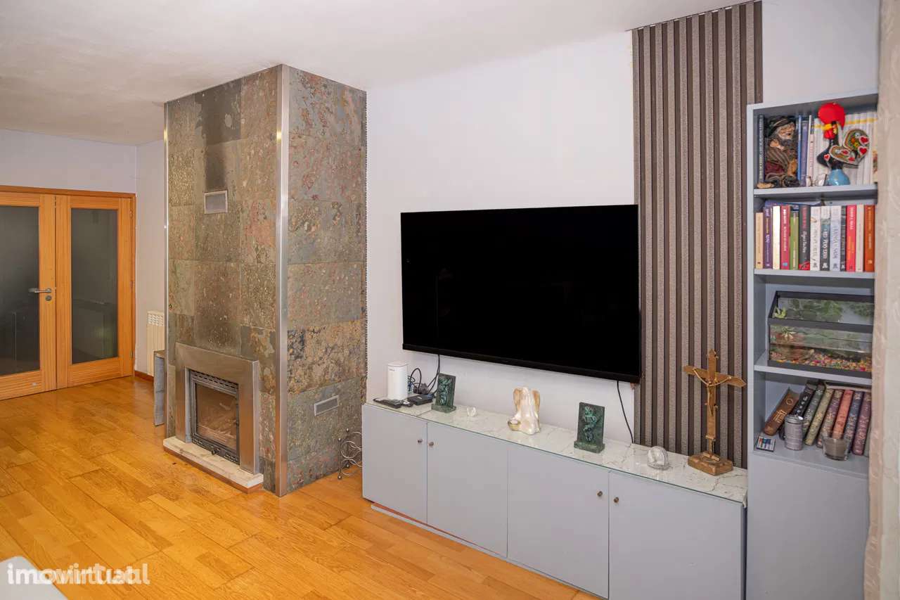 T3 com Suíte | Condomínio Fechado com Piscina | Barcelinhos - Grande imagem: 4/30