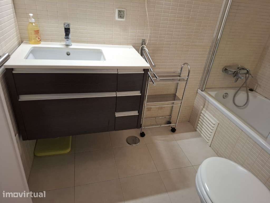 Apartamento T2 remodelado e mobilado com cozinha equipada. - Grande imagem: 2/7