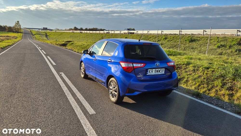 Toyota Yaris Hybrid 100 Premium - 8