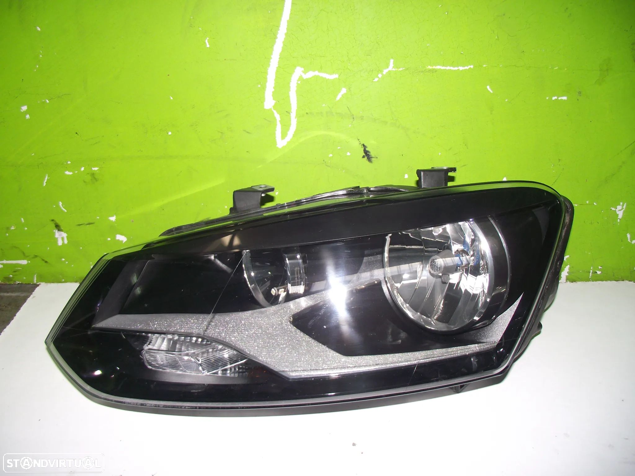 Farol Esquerdo Volkswagen Polo - 2009 / 2014 - 1
