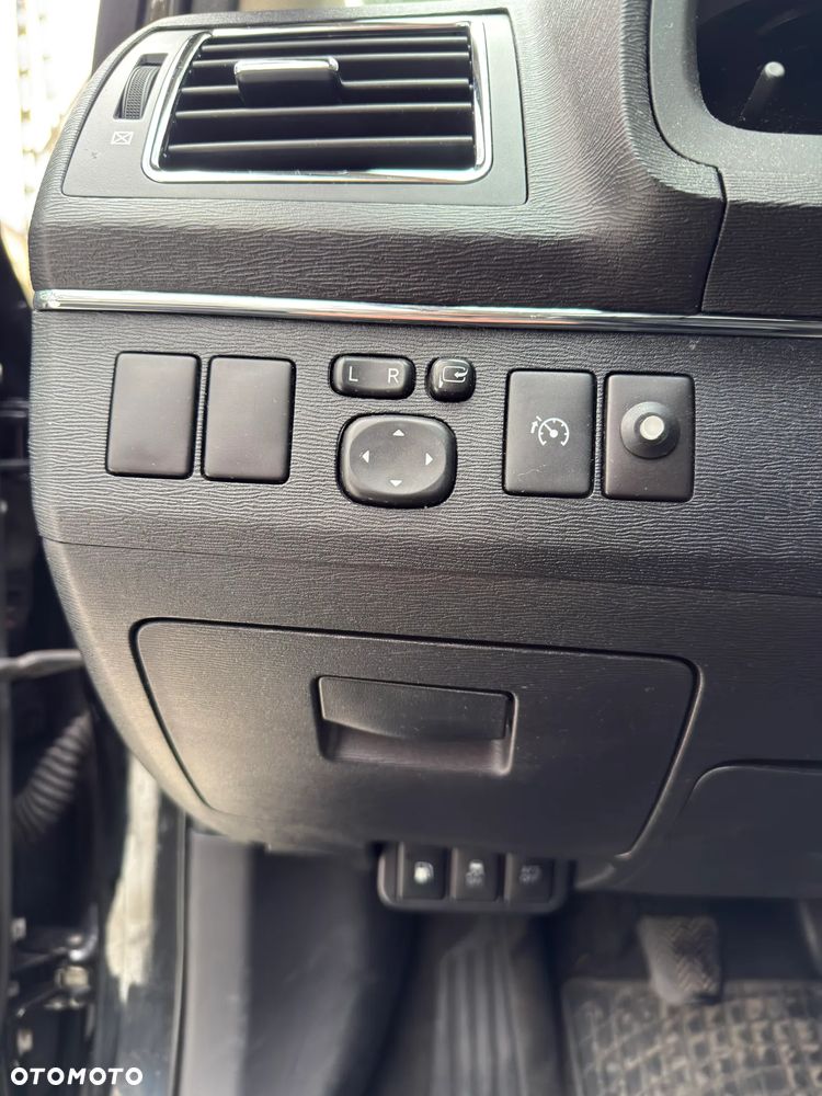 Toyota Avensis 2.2 D-4D Premium - 29