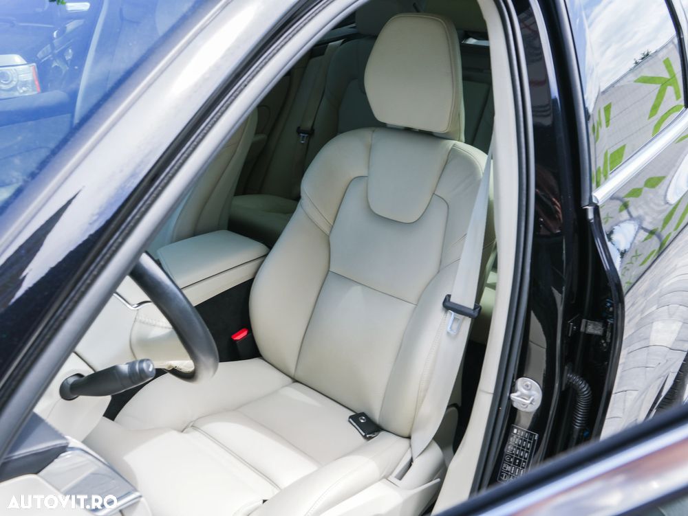 Volvo XC 60 B4 MHEV AT8 AWD Inscription - 31