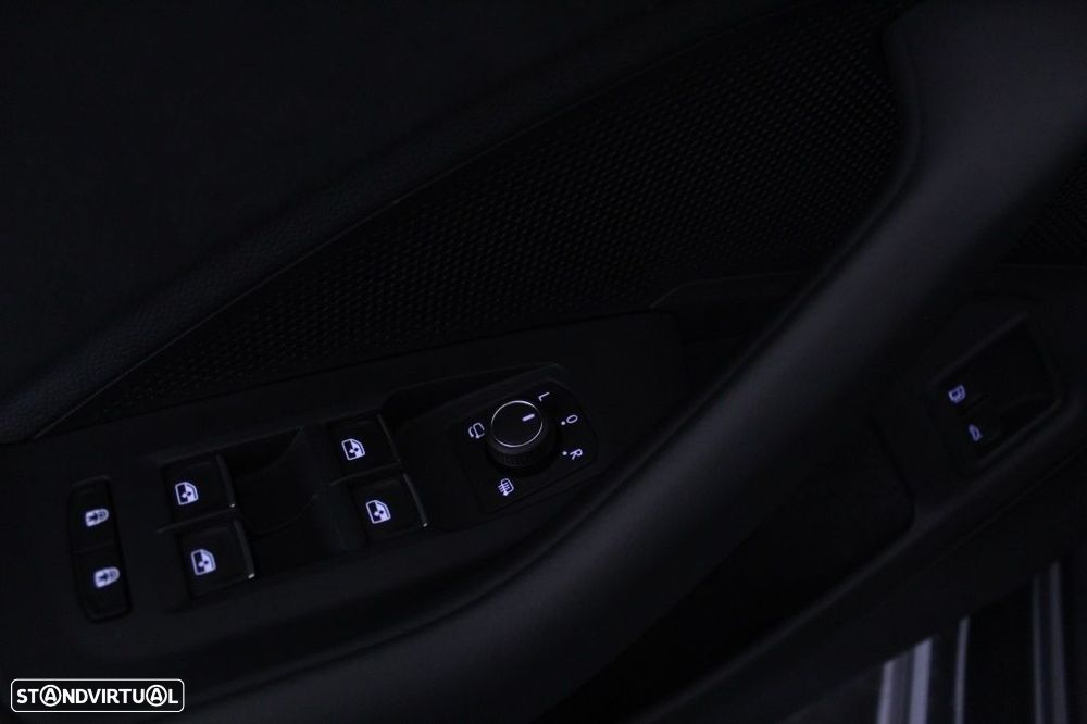 VW Passat Variant 1.5 TSI eHybrid R-Line DSG - 21