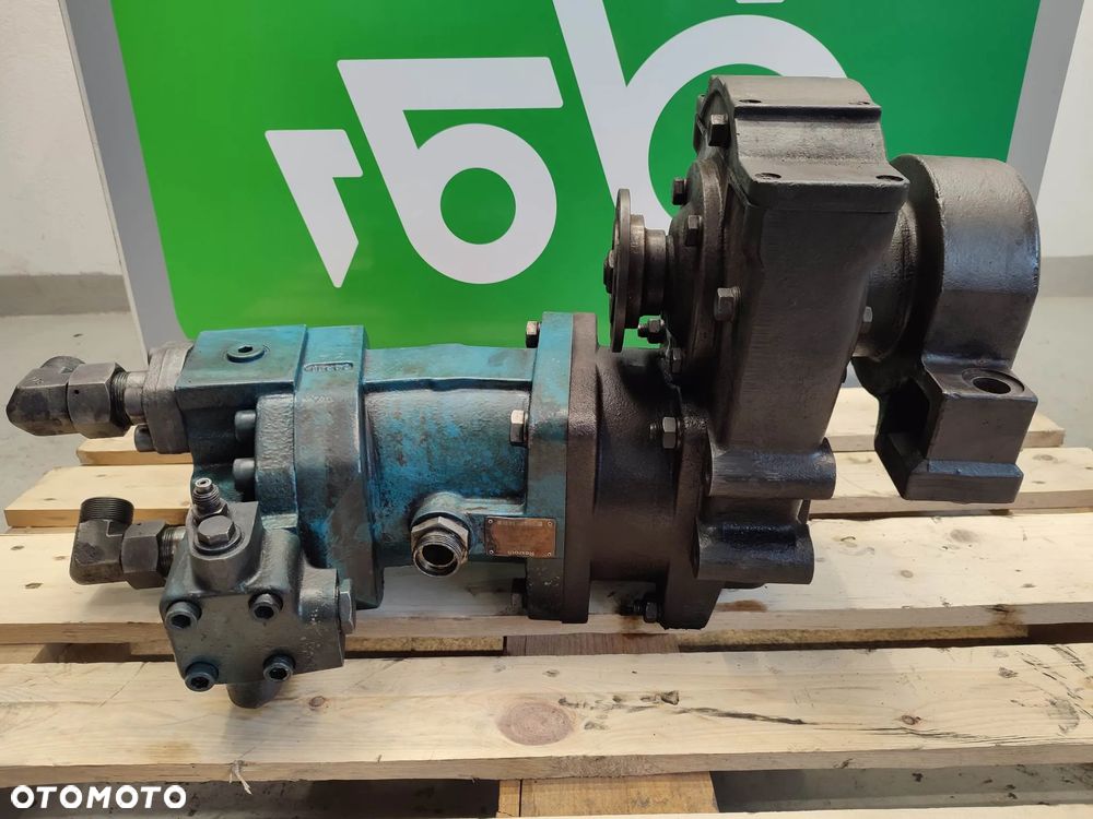 Silnik jazdy Mecalac 12 MTX (A6VM150DA100P007A) - 4