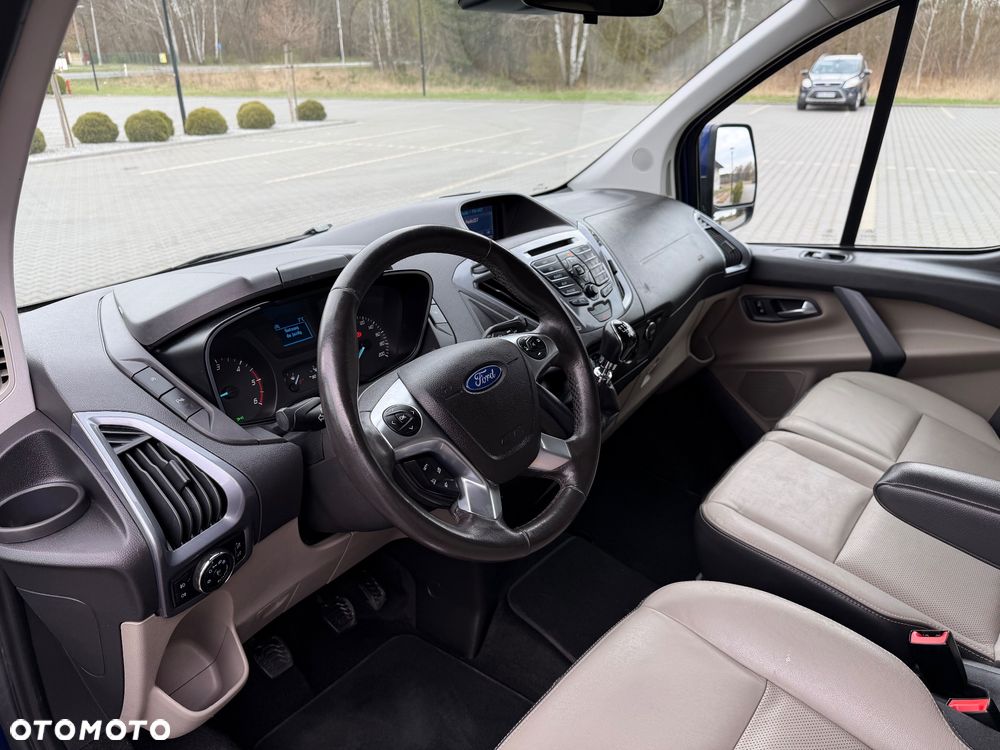 Ford Tourneo Custom - 31