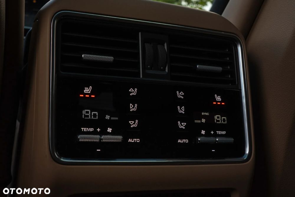 Porsche Cayenne - 29