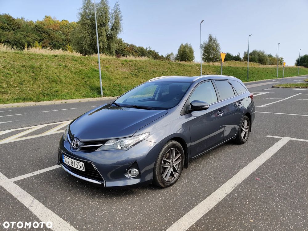 Toyota Auris 1.4 D-4D Premium Comfort - 1