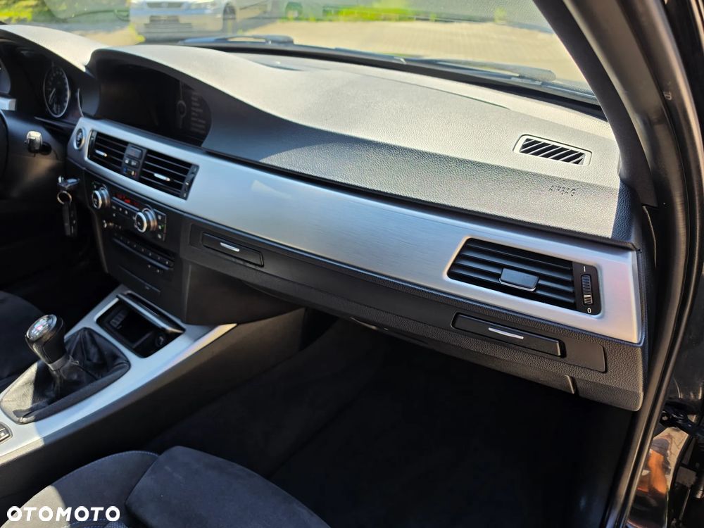 BMW Seria 3 318d DPF Edition Sport - 9