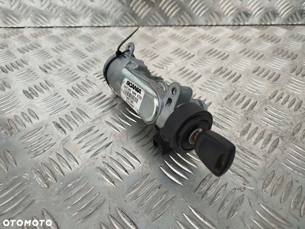 STACYJKA Z KLUCZYKIEM IMMOBILIZER Z KODAMI SCANIA NTG - 3