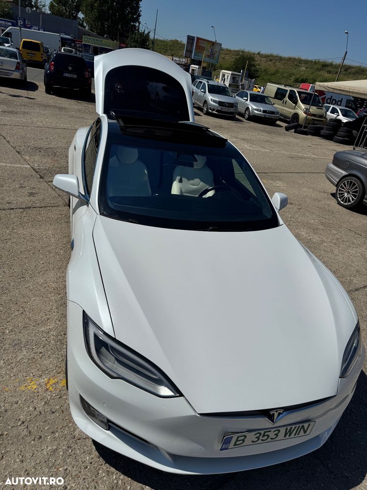 Tesla Model S - 8