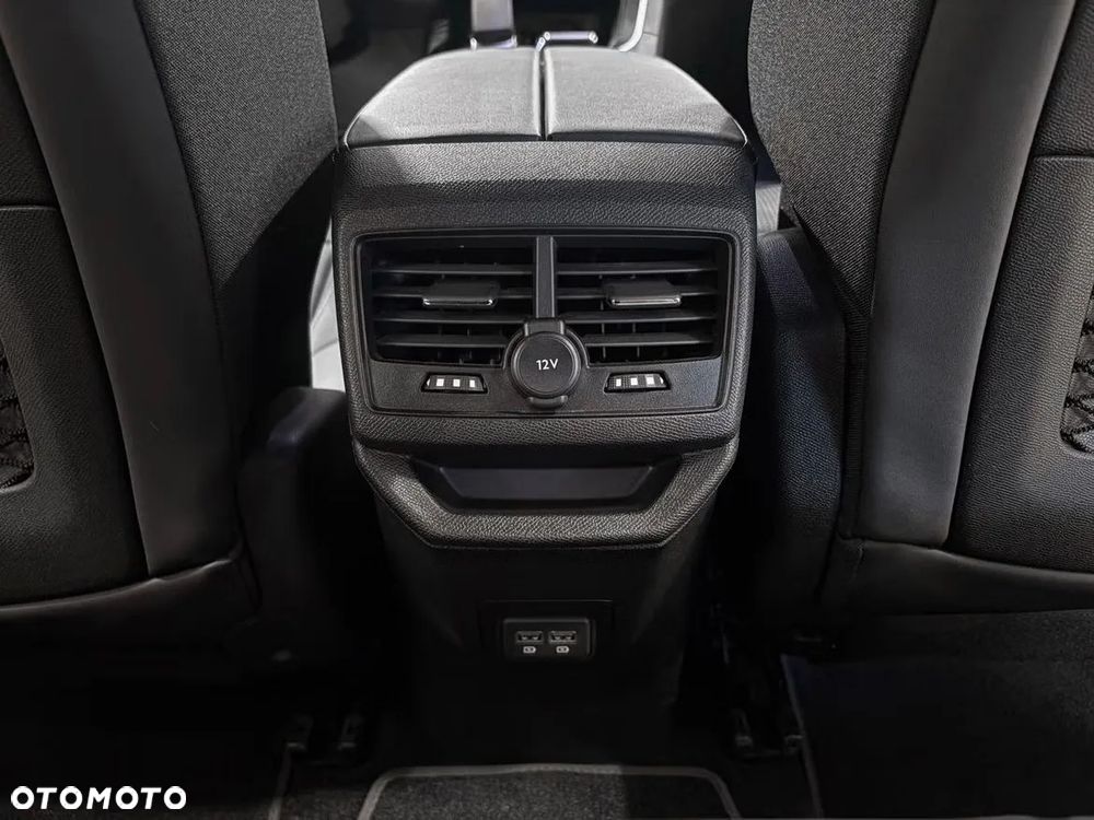 Peugeot 3008 1.6 PureTech HYbrid4 GT Line S&S EAT8 - 21