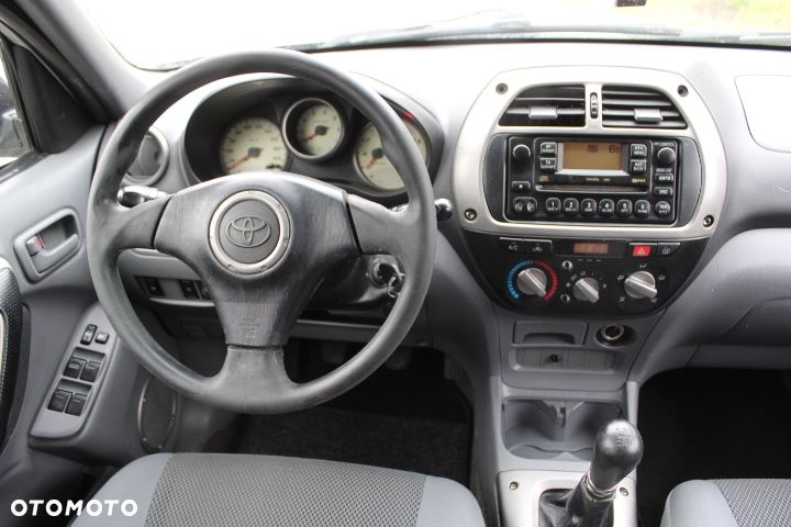 Toyota RAV4 D-4D 4x4 - 11