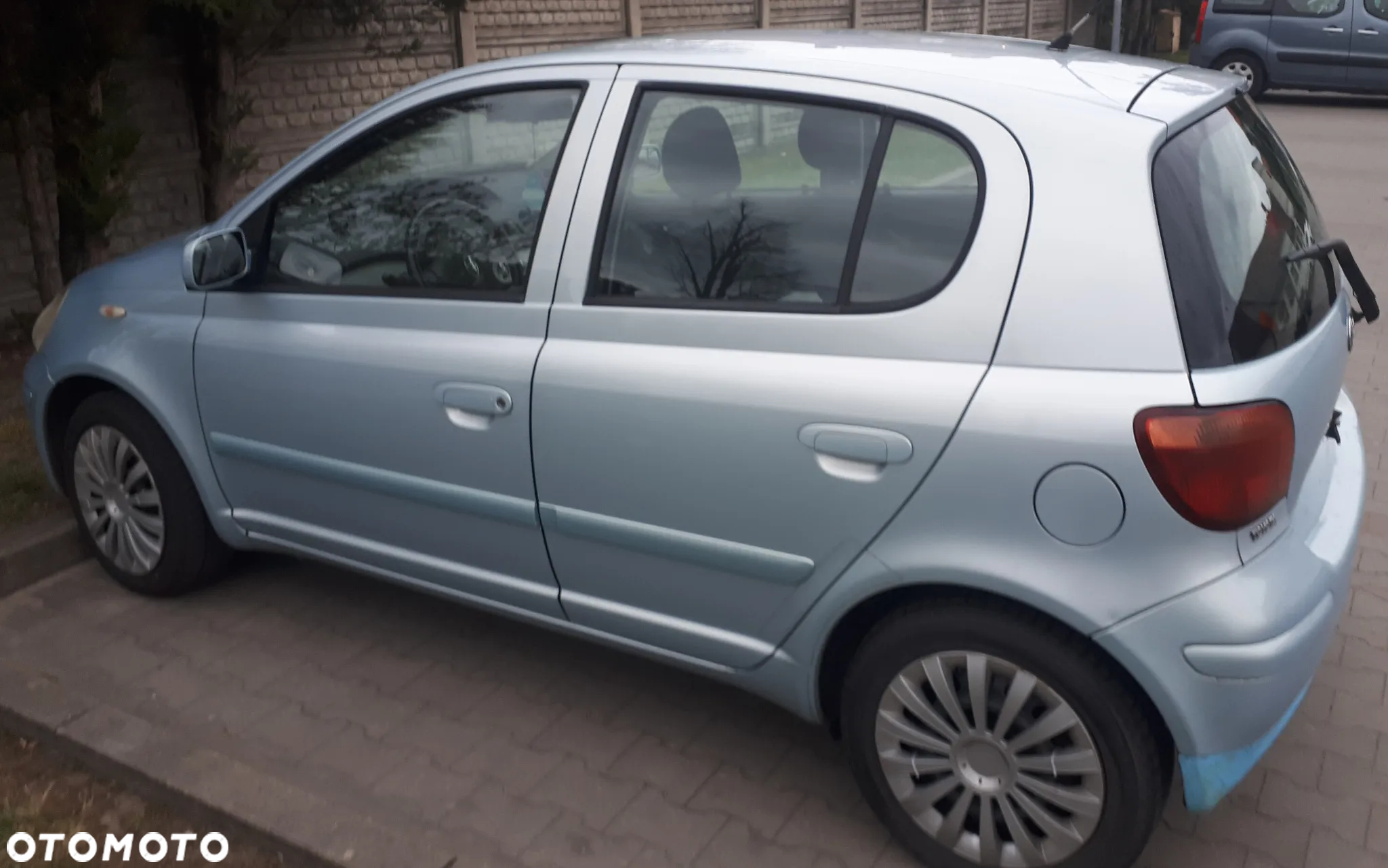 Toyota Yaris 1.3 - 9