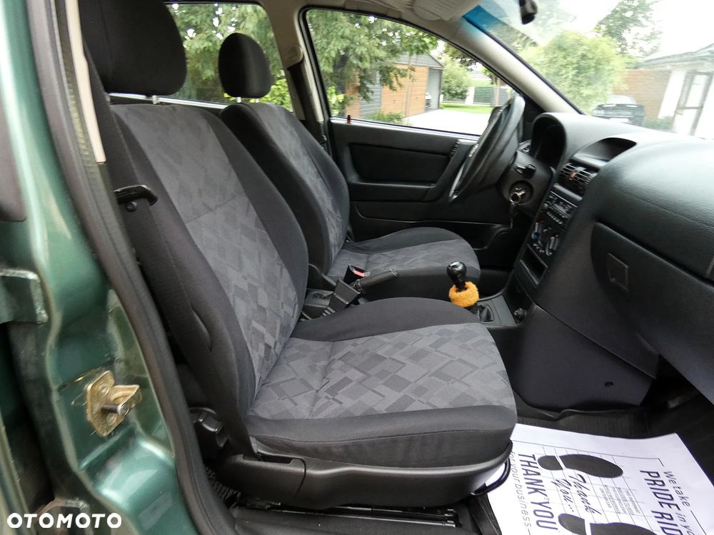 Opel Astra 1.6 Sportive - 17